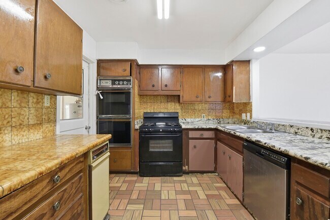 Building Photo - 7138 Mobud Dr