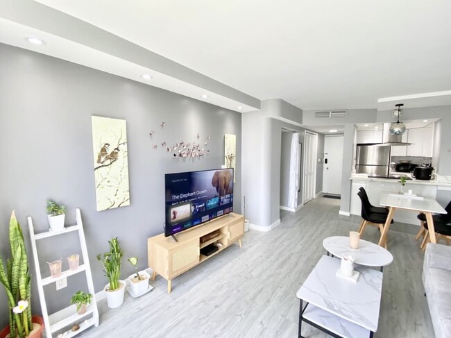 Building Photo - 440 Seaside Ave