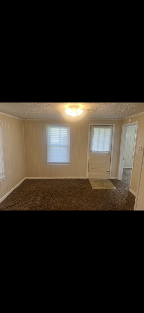 Building Photo - Adorable 2 BR / 1 BA - Cute affordable Home - Fort Walton Beach - Behind  ACE Hardware off Racetr...
