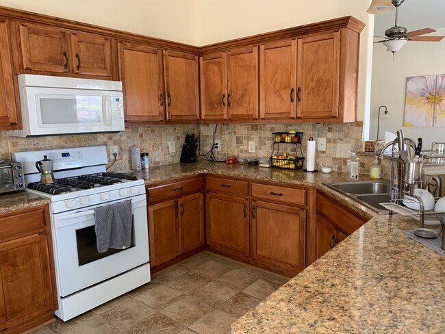 Building Photo - 1389 N Cannondale Dr