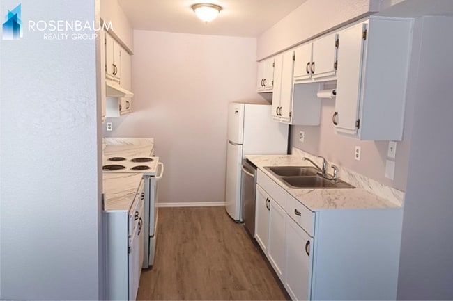 Building Photo - Beautiful 2-Bedroom Townhome with Loft in Quail Creek!