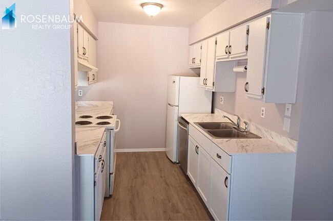 Foto del edificio - Beautiful 2-Bedroom Townhome with Loft in Quail Creek!