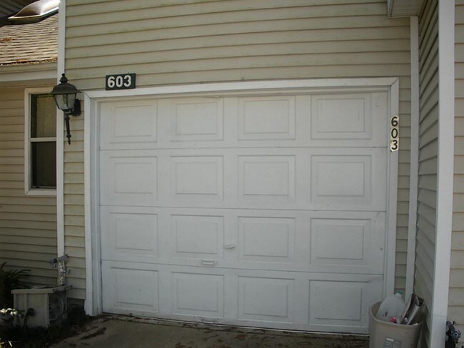 Building Photo - 3315 Golden Trails Dr