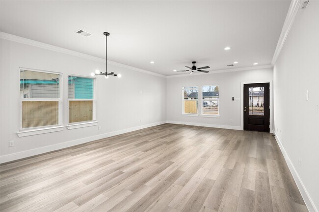 Foto del edificio - 8056 Meadowbrook Dr