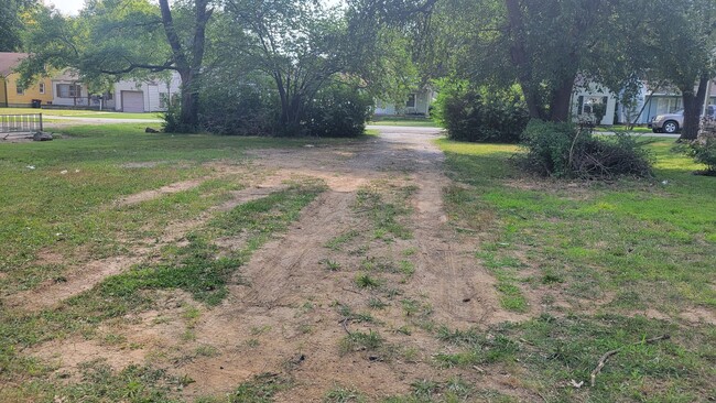 Building Photo - PRE-LEASE!! Beautiful 3 Bedroom/ 1.5 bath