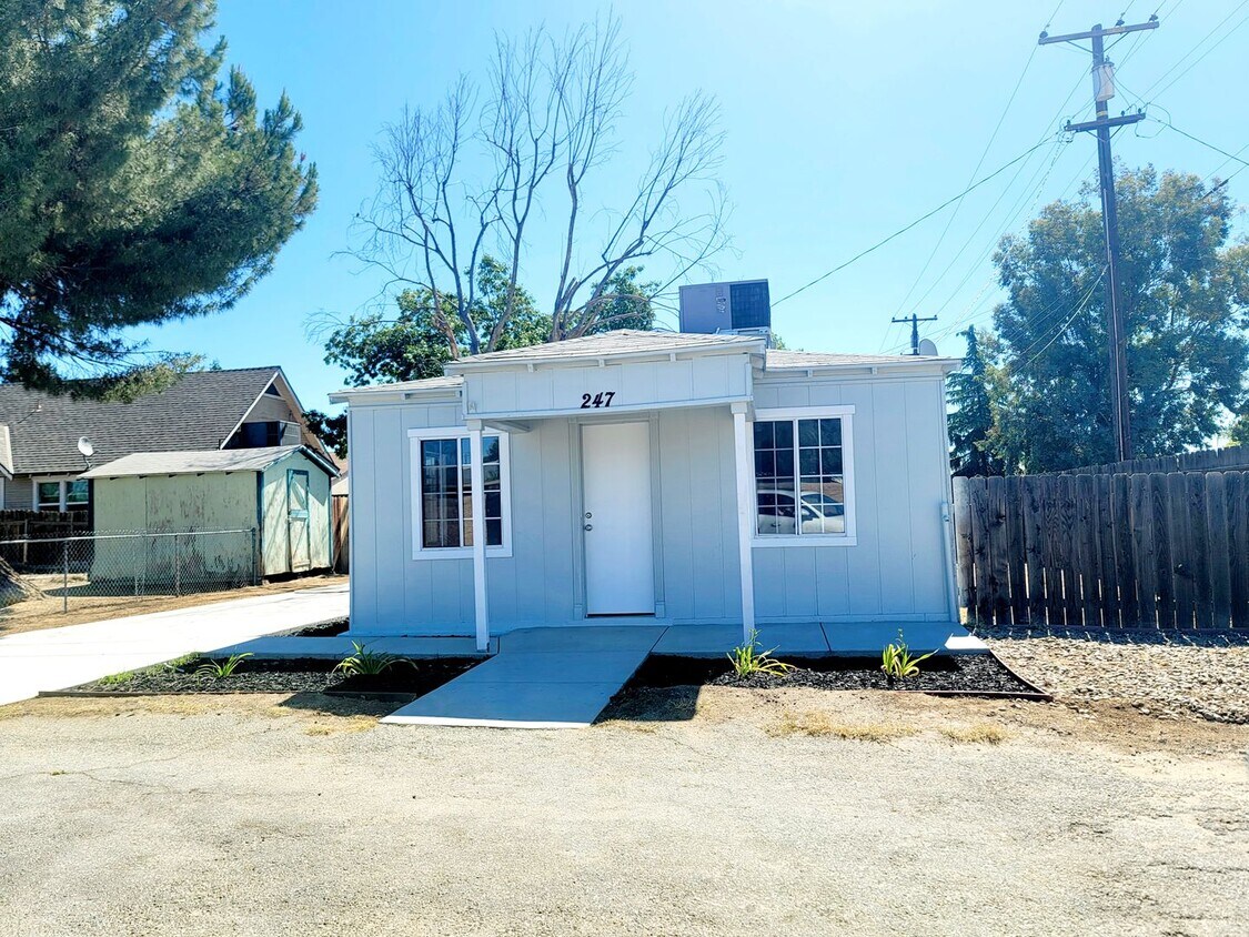 Primary Photo - 2 Bedroom- 1-Bath house in North Bakersfield