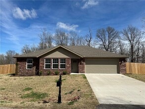 Building Photo - 3 S Kirby Dr