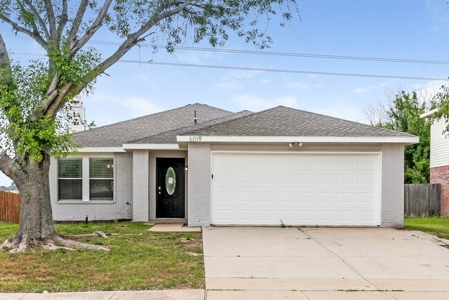 Building Photo - 6019 Guilia Dr
