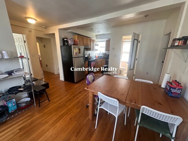 Building Photo - 313 Elm St