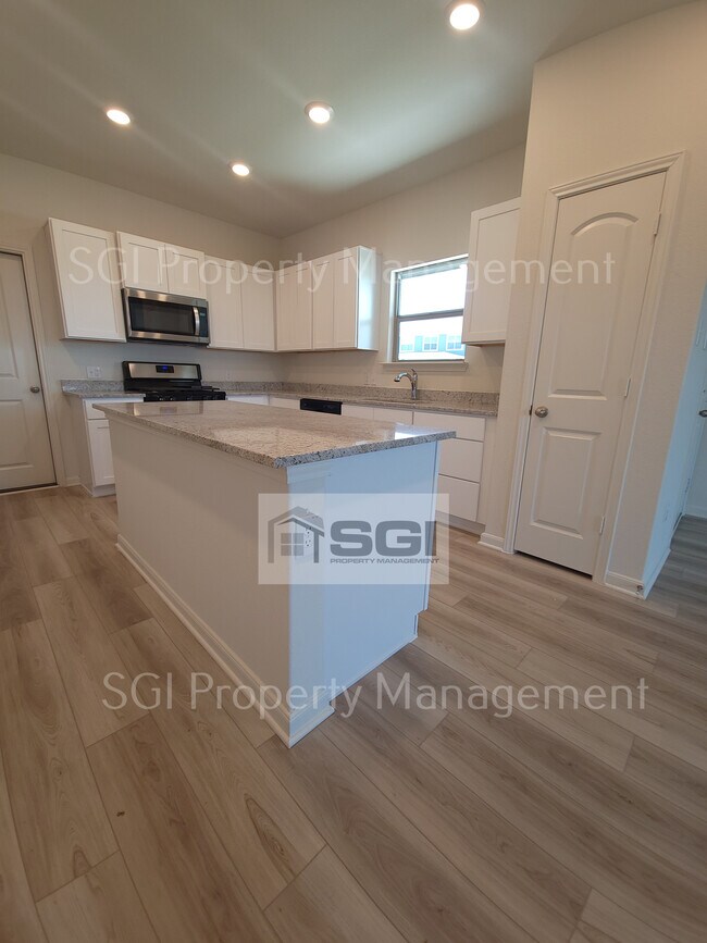 Foto del edificio - Incredible, New Construction Townhome loca...