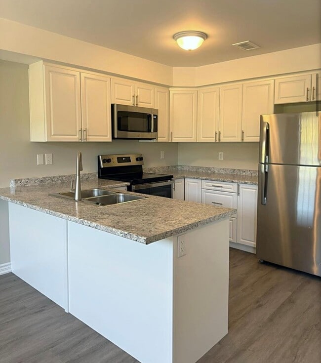 Building Photo - 460 Lonsberry Dr