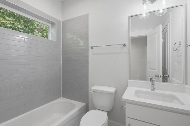 Foto del edificio - 5305 Donovan Gdns Ln
