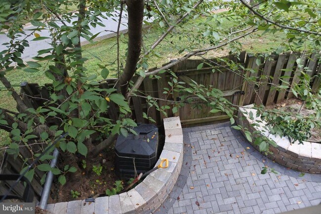 Building Photo - 2113 Kings Mill Ct