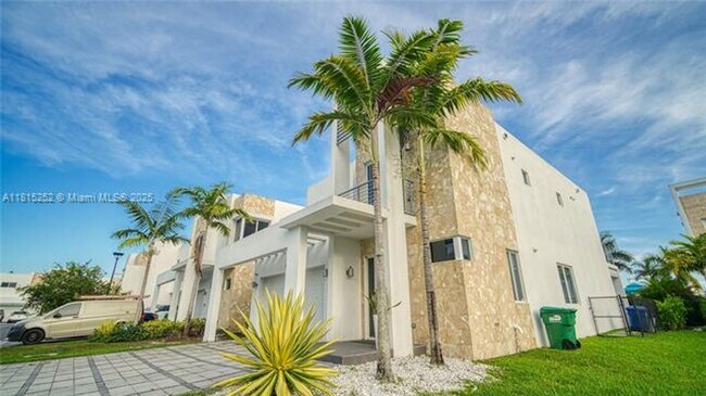Foto del edificio - 10360 NW 68th Terrace