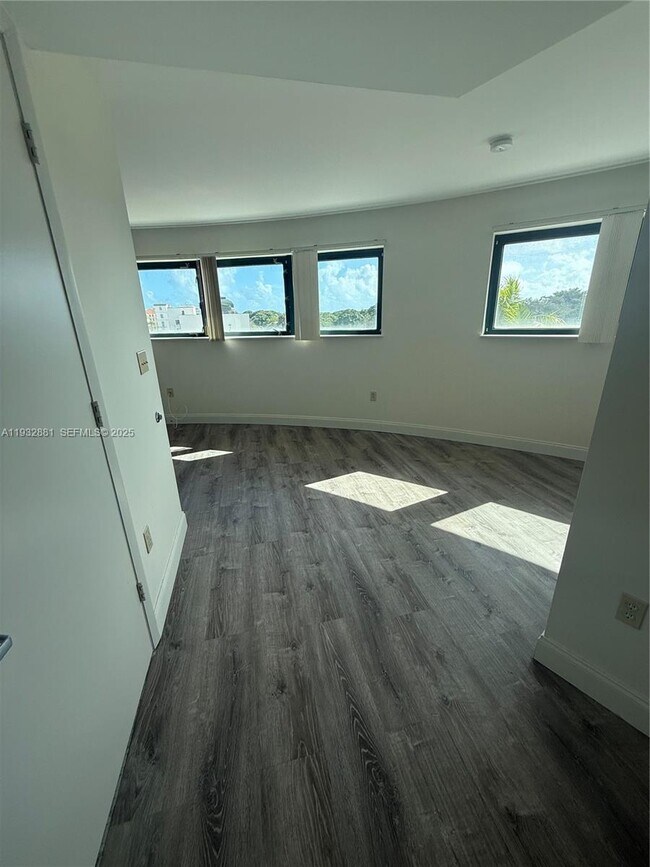 Foto del edificio - 5725 SW 72nd St