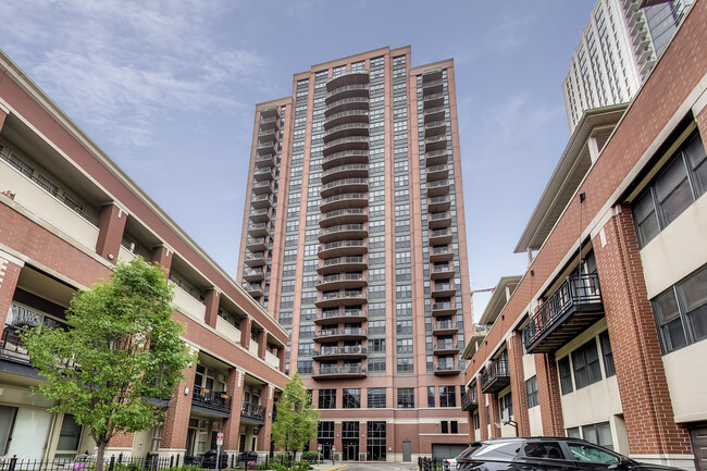 Building Photo - 330 N Jefferson St