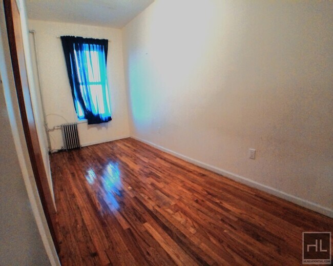 Building Photo - Sunny Three Bedroom on Pitkin Avenue - Bro...