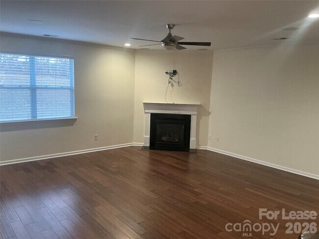 Foto del edificio - 6606 Blackwood Ln