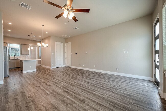 Building Photo - 7703 Rainbow Cl