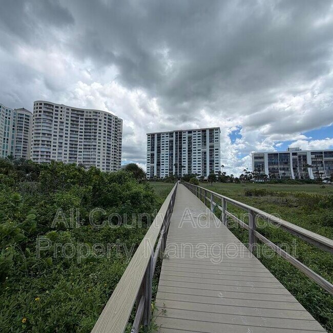 Foto del edificio - 1230 Gulf Blvd