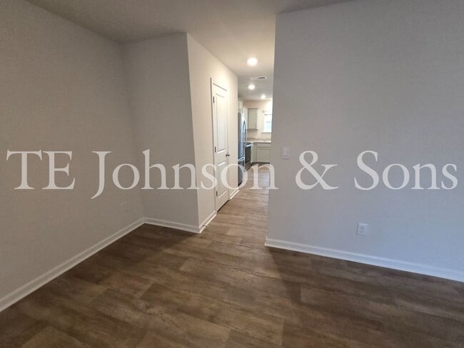 Building Photo - Spacious 4 Bedroom Home in Lexington – Modern Amenities and Comfort Await!