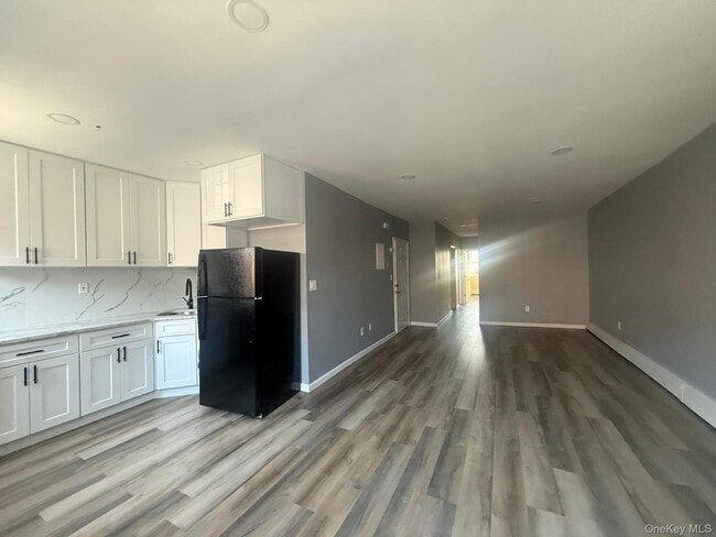 Building Photo - 181 Hale Ave