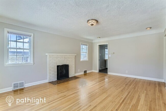 Foto del edificio - 2713 Ewing Avenue North, Robbinsdale, MN, ...