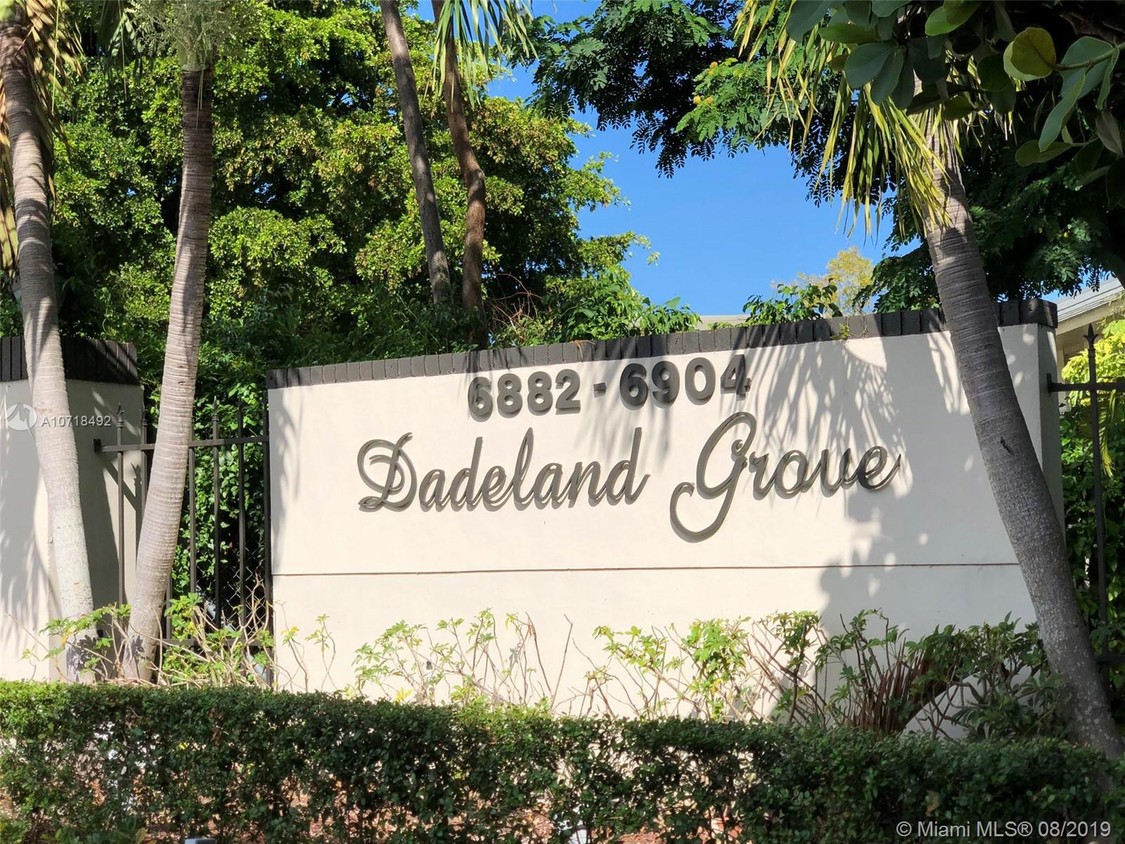Primary Photo - 6900 N Kendall Dr