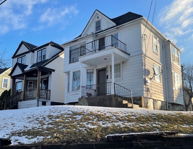 Building Photo - 3634 W Sarnow St