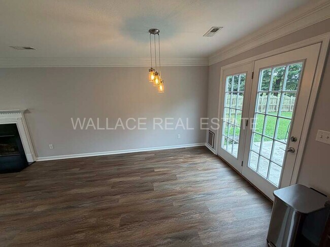 Building Photo - FANTASTIC 3 BEDROOM, 2.5 BATHROOM HOME IN S. KNOXVILLE!!