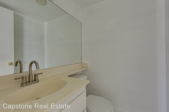 Building Photo - 3 br, 2.5 bath House - 700 Kelso Way