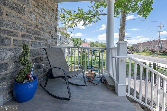 Foto del edificio - 7350 Ridge Ave