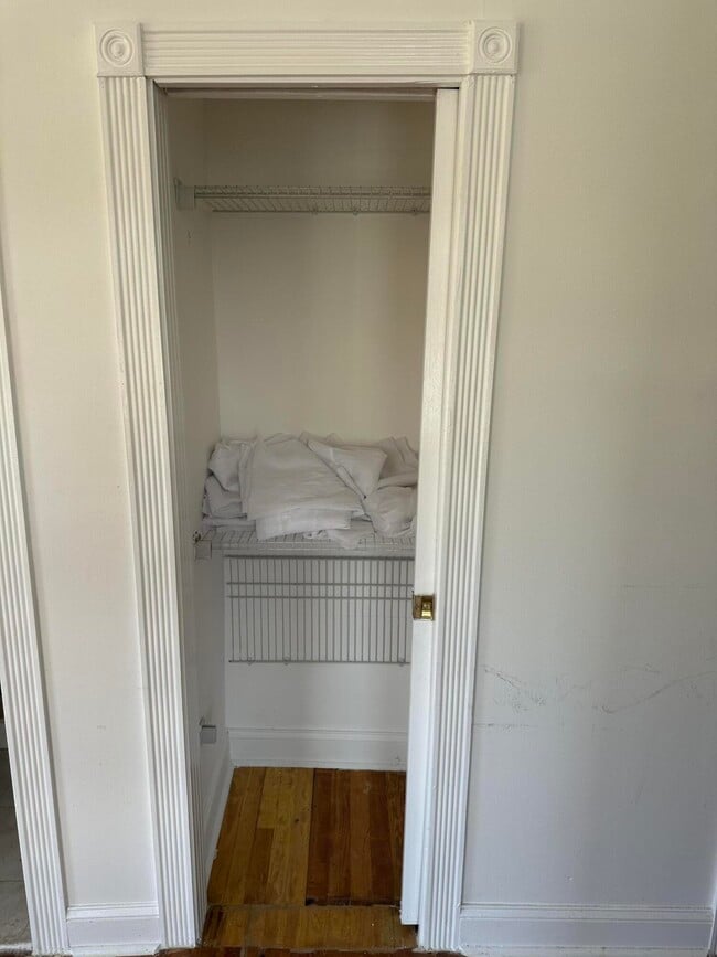 Building Photo - 258 Seminole Ave