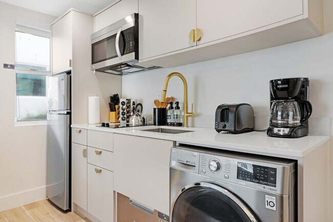 Foto del edificio - 4025 Indian Creek Dr