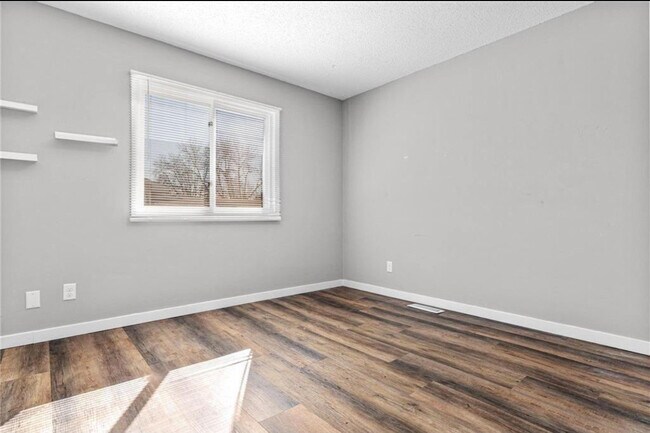 Foto del edificio - 6832 76th Ave N