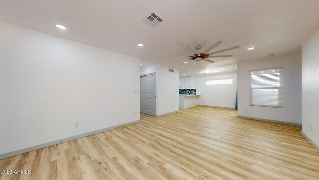 Building Photo - 8870 W Bluefield Ave