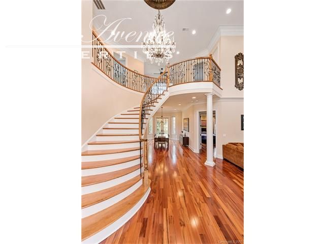 Foto del edificio - 2105 S Wendover Road--Pending Lease