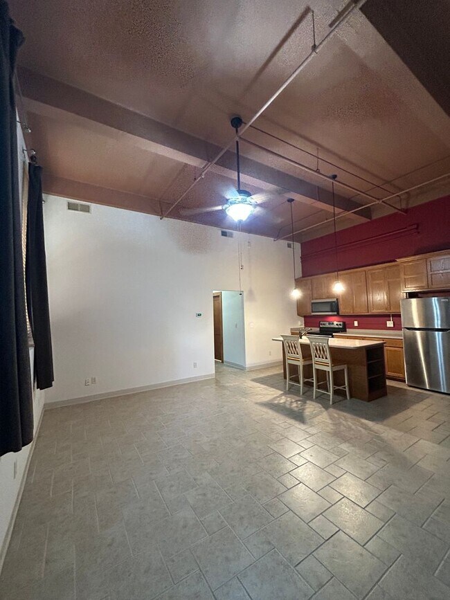 Foto del edificio - 1 Bed Apartment in Highland Park