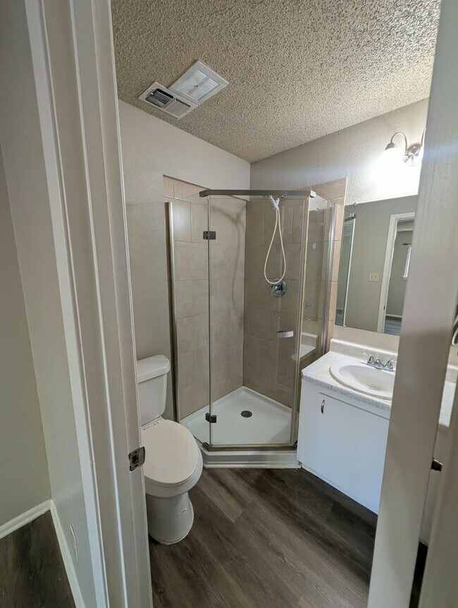 Building Photo - 6807 Blue Lake Dr