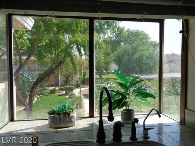 Building Photo - 2807 Tulip Ct