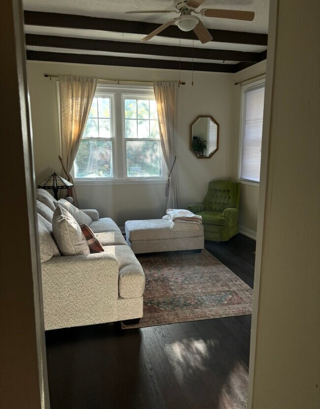 Sala de estar - 997 Neil Ave