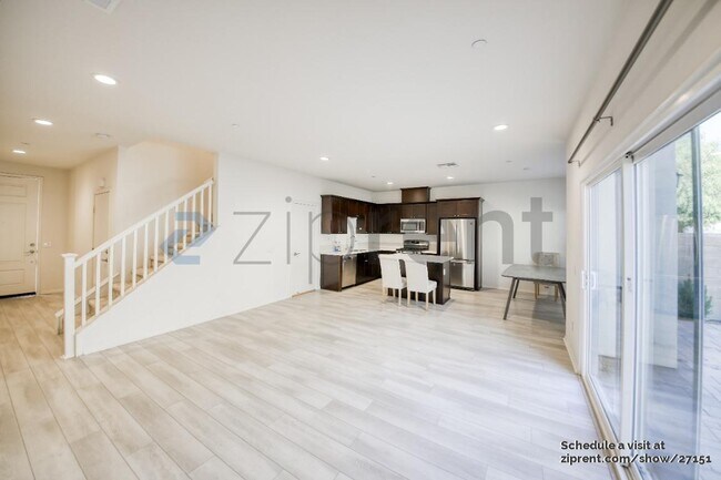 Building Photo - 4415 Lilac Cir