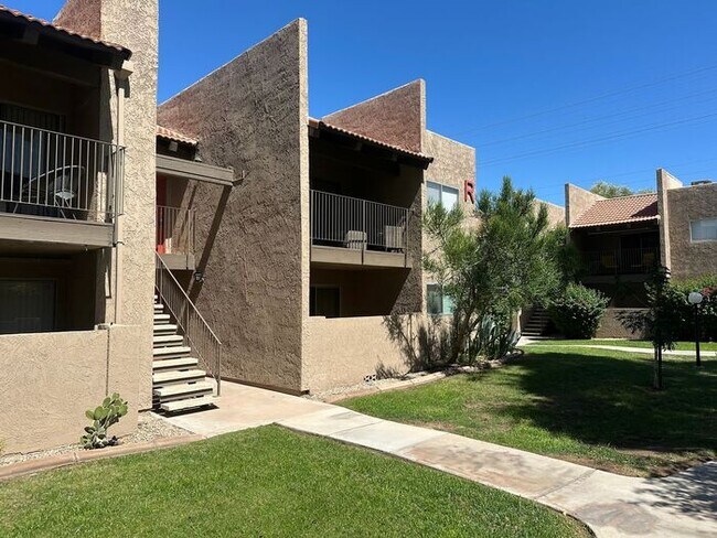 Foto del edificio - Charming 2 Bed 1 bath Condo