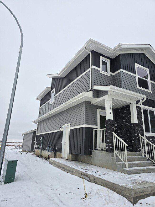 Building Photo - 121 Mitchell Bnd