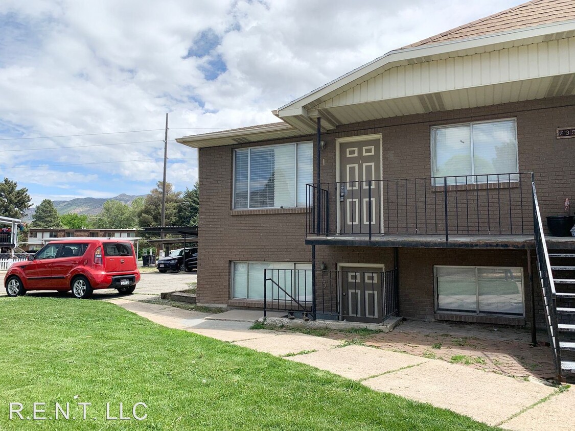 Primary Photo - 3 br, 1 bath Apartment - 735 W Carter Dr.