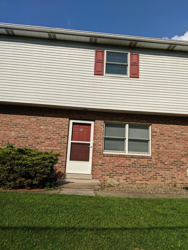 74 Evergreen Terrace Dr Unit 9, Steubenville, OH 43953 Apartments in