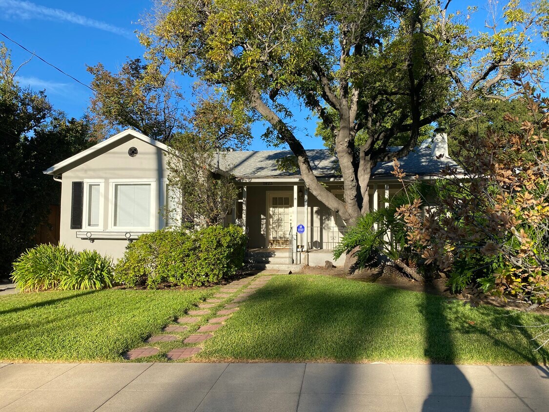 Front View - 1823 N Michigan Ave