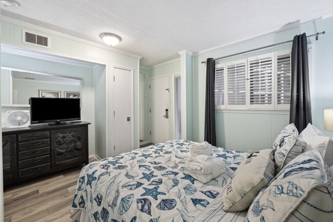 Building Photo - 40 Folly Field Rd