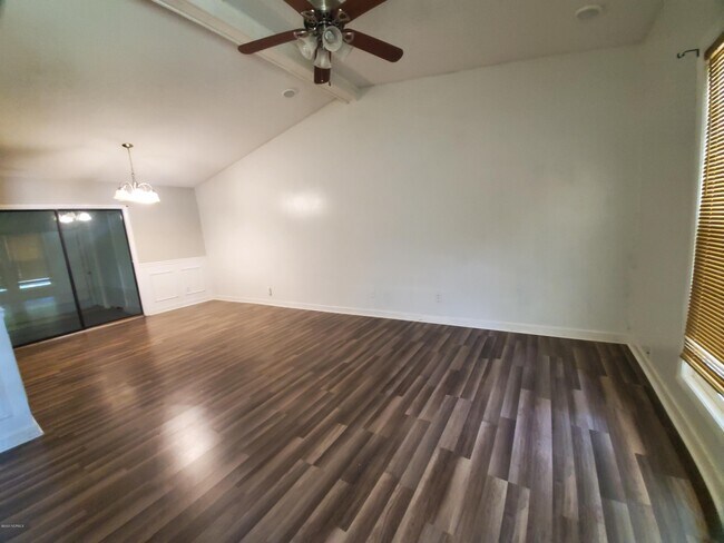 Building Photo - 848 Halifax Cir