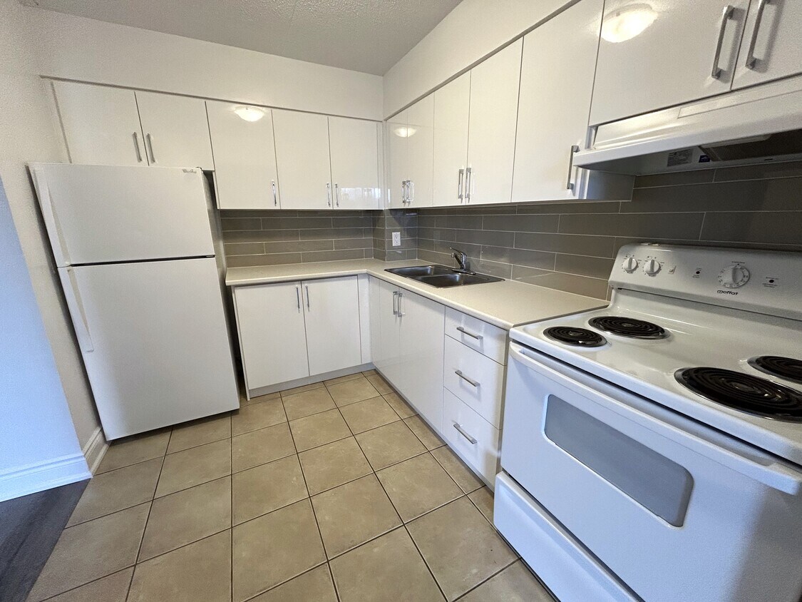 Valleyview Apartments Apartments 1721 Coldwater Rd Orillia, ON